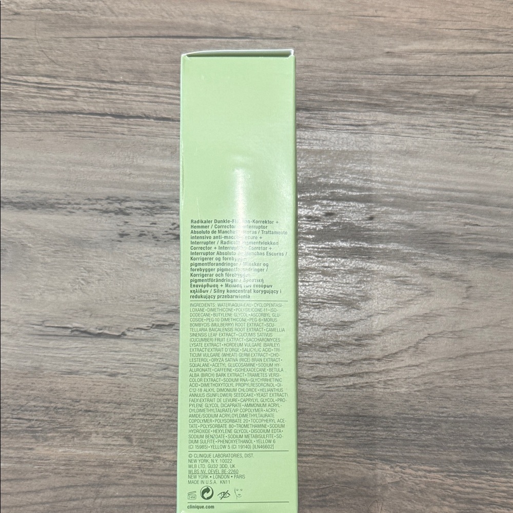 Clinique Even Better Clinical Corrector - Dark Soot Corrector - Picture 4 of 4